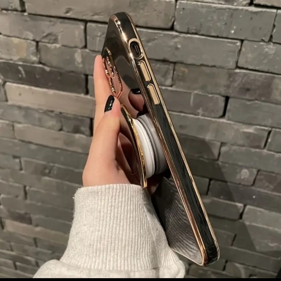 Brand new Apple IPhone 13 Pro Max Love heart bracket 🖤🖤🖤Silicone Phone - Picture 7 of 8